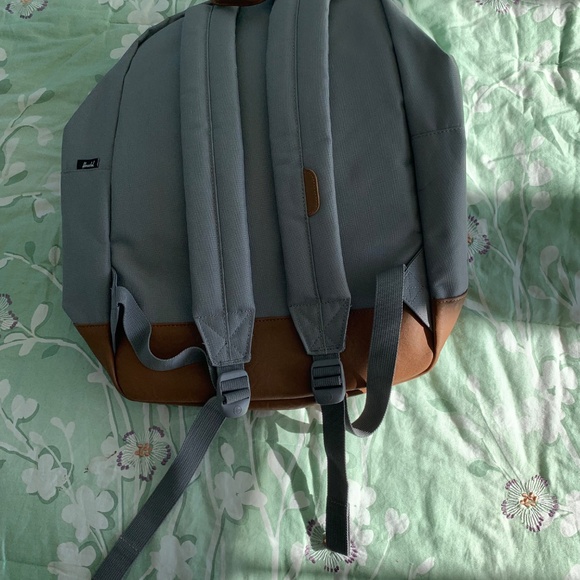 Herschel Backpack Like New Condition - Picture 4 of 6